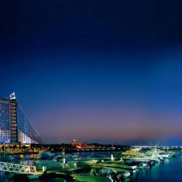The real estate market in Dubai records its best performance in ten years.