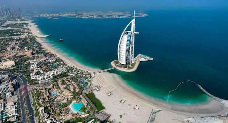 Can Algerians live in Dubai?